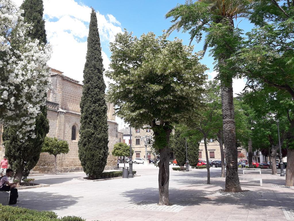 Apartamentos Sol De Mayo Úbeda Exteriör bild