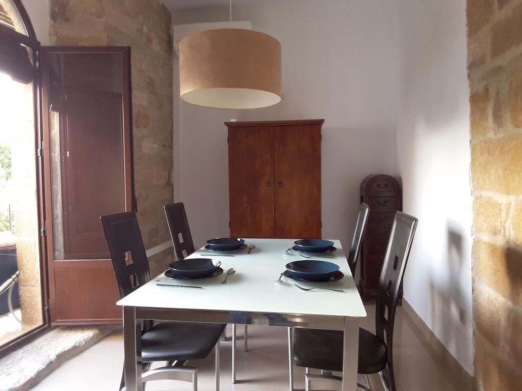 Apartamentos Sol De Mayo Úbeda Exteriör bild